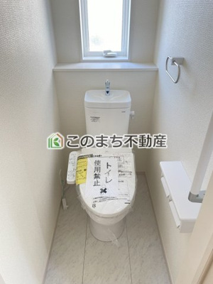 【トイレ】 | 下野上大領 | 同社施工物件写真。※建具やフローリング、その他仕様が異なる場合がございます。