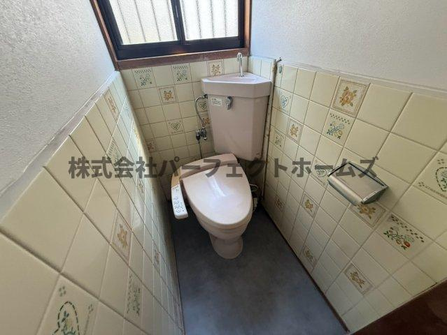 堀溝3丁目戸建　賃貸のトイレ|落ち着いた色調のトイレです