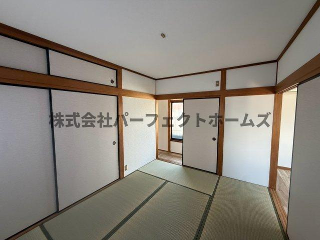 堀溝3丁目戸建　賃貸の和室|日本らしい落ち着いた雰囲気の和室です