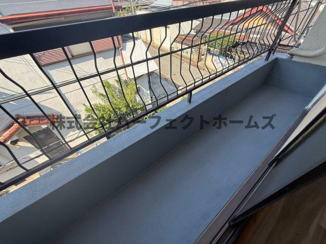 堀溝3丁目戸建　賃貸のバルコニー|外からの目が気にならないバルコニーで洗濯物が干せます