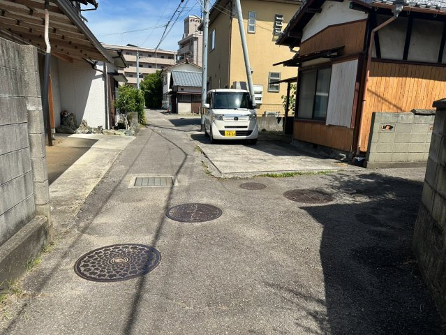東雲町2丁目　売土地の前面道路含む現地写真|【前面道路含む現地写真】北側接道を東向きに撮影