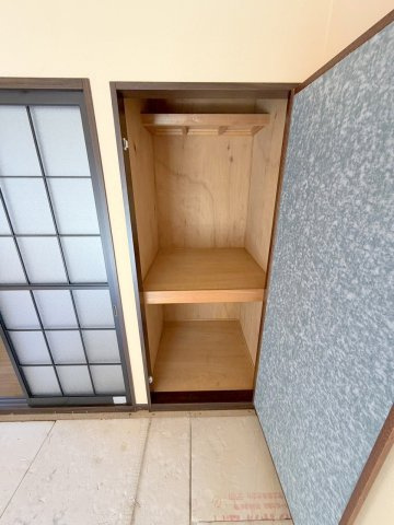 アビタシオン庚午A棟の玄関