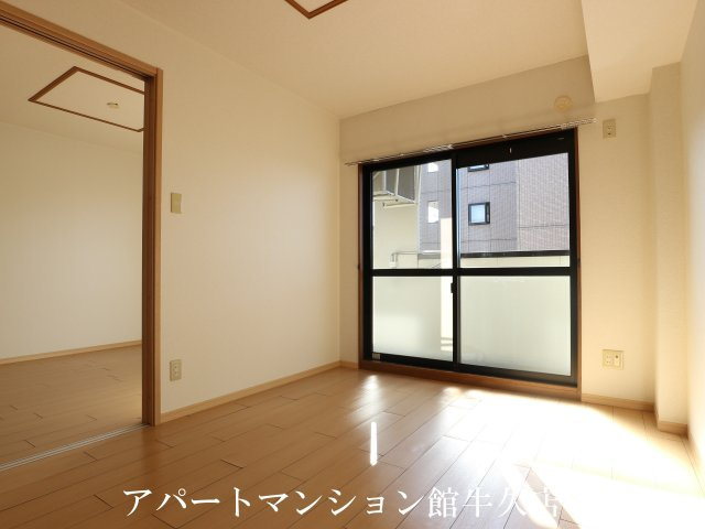 キャッスルタルイ参番館の居間・リビング