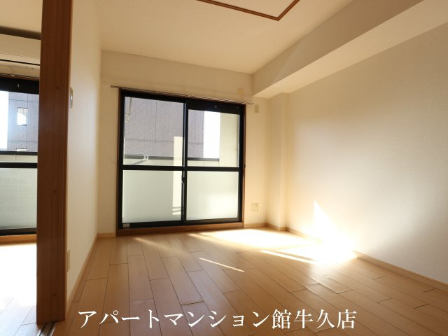 キャッスルタルイ参番館の居間・リビング