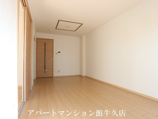 キャッスルタルイ参番館の居間・リビング