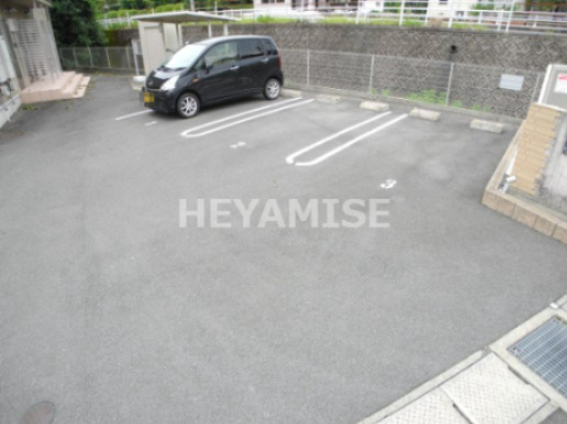 クレールＭⅡの駐車場