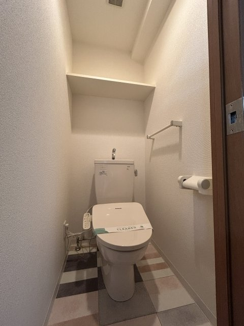 スカイコート神楽坂弐番館のトイレ|落ち着いた色調のトイレです