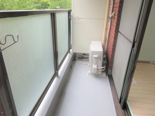 ファーストマンションのバルコニー