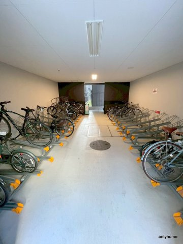 プレサンス本町エクストラ　仲介手数料無料の駐車場