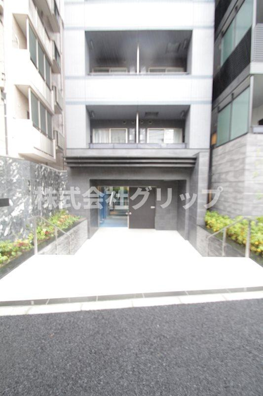 横浜市神奈川区大口仲町の賃貸マンションのエントランス