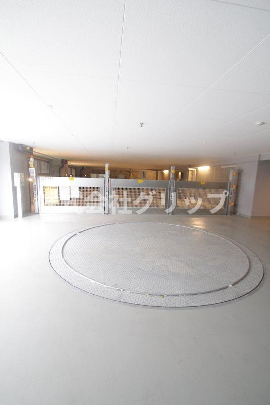 横浜市神奈川区大口仲町の賃貸マンションの駐車場