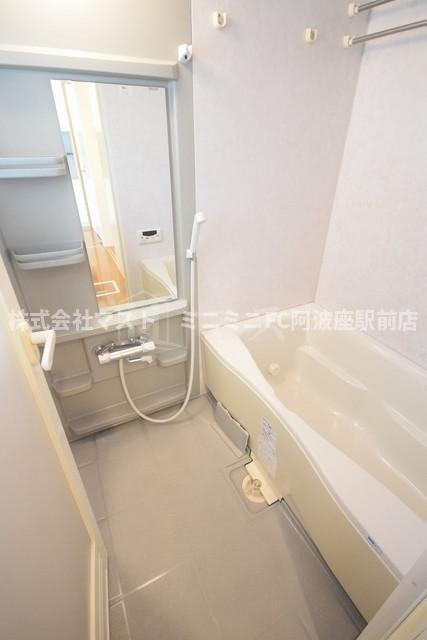 大阪市西区北堀江３丁目の賃貸マンションの浴室