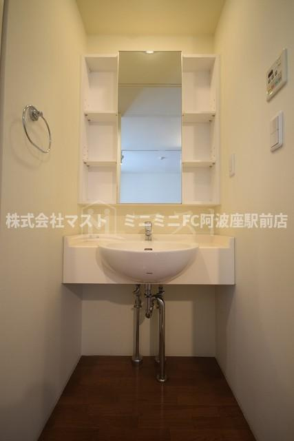 大阪市西区北堀江３丁目の賃貸マンションの洗面所