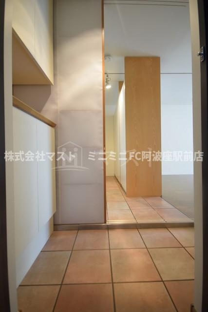 大阪市西区北堀江３丁目の賃貸マンションの玄関