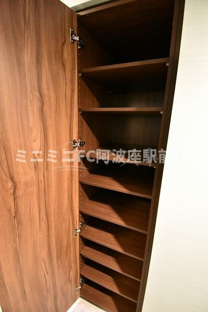 大阪市西区靱本町２丁目の賃貸マンションの収納