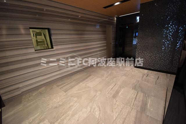 大阪市西区靱本町２丁目の賃貸マンションのロビー