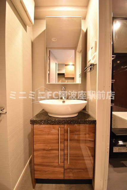 大阪市西区靱本町２丁目の賃貸マンションの洗面所