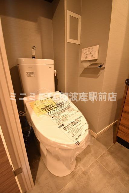 大阪市西区靱本町２丁目の賃貸マンションのトイレ