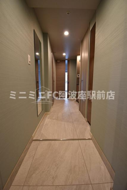 大阪市西区靱本町２丁目の賃貸マンションの玄関