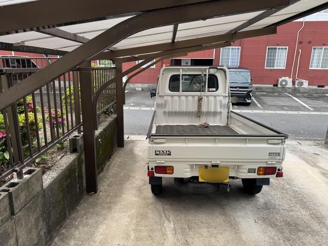 平島貸家の駐車場