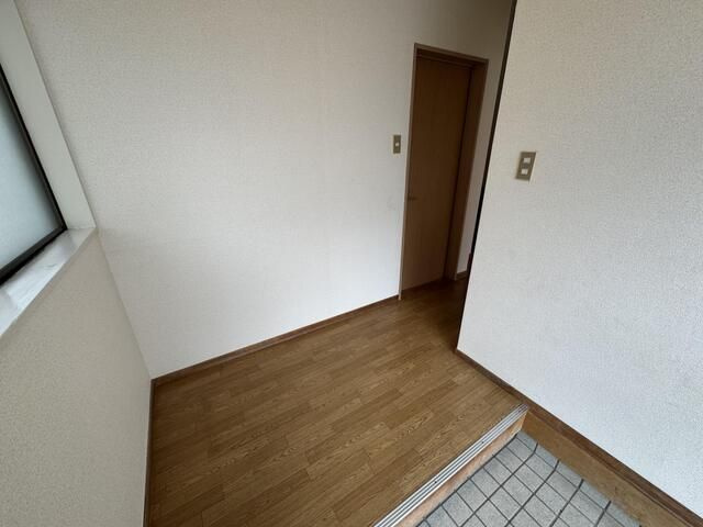 平島貸家の玄関