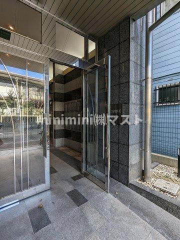 大阪市西区九条１丁目の賃貸マンションのエントランス
