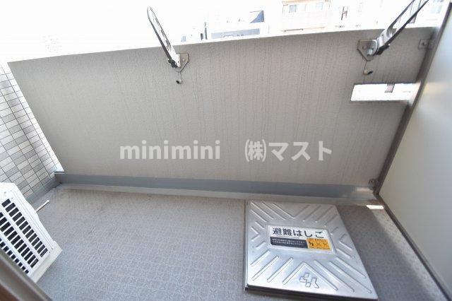 大阪市中央区上本町西２丁目の賃貸マンションのバルコニー
