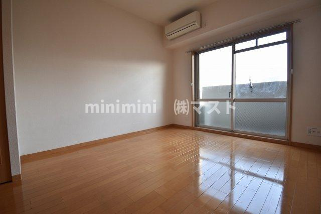 大阪市中央区上本町西２丁目の賃貸マンションの居間・リビング