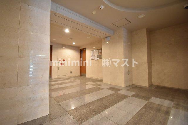 大阪市中央区上本町西２丁目の賃貸マンションのロビー