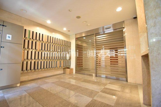 大阪市中央区上本町西２丁目の賃貸マンションのロビー