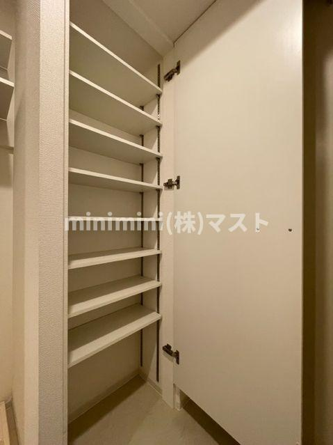 大阪市中央区内久宝寺町３丁目の賃貸マンションの収納