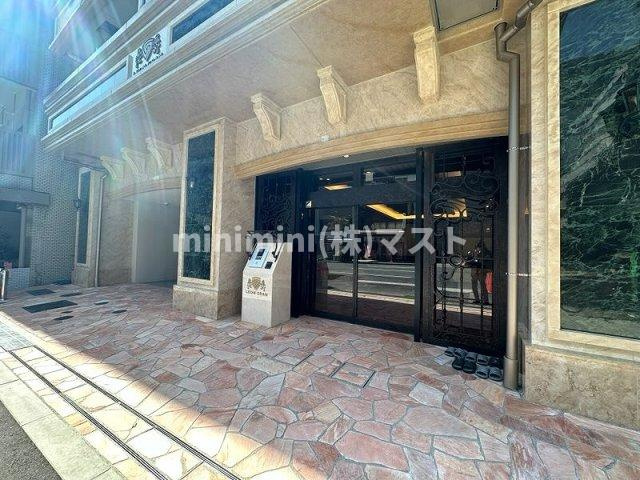 大阪市中央区本町橋の賃貸マンションのエントランス