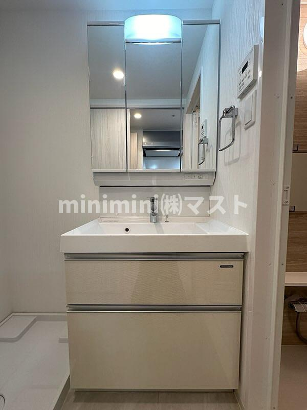 大阪市中央区本町橋の賃貸マンションの洗面所