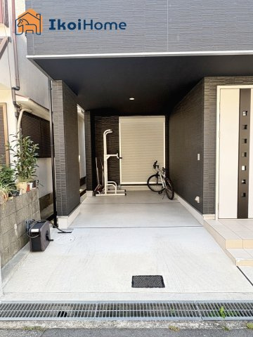 明石市東藤江2丁目　中古戸建の駐車場|●年中無休：当日予約可●車庫は1台可能！雨に濡れずに買い物帰りなど便利です！