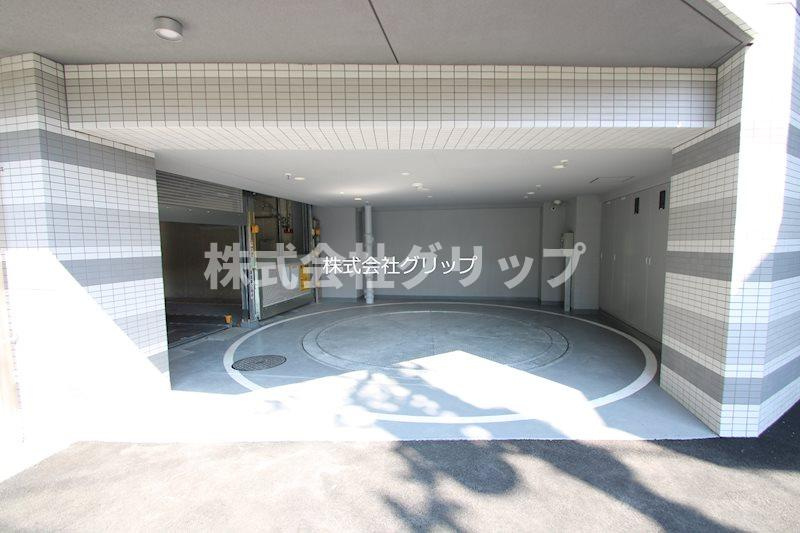 ガーラ・ステーション東神奈川の駐車場