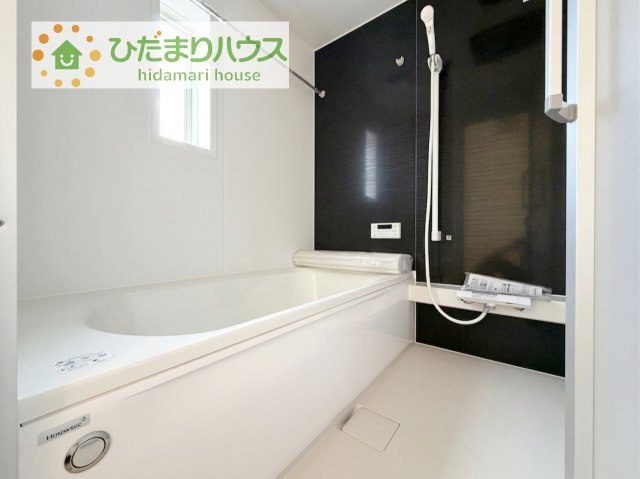 【浴室】 | 土浦市都和第3　新築戸建 | 何歳まで一緒に入ってくれるだろうか・・・。
広いお風呂は、お子様と一緒に入るバスタイムがより楽しくなります。