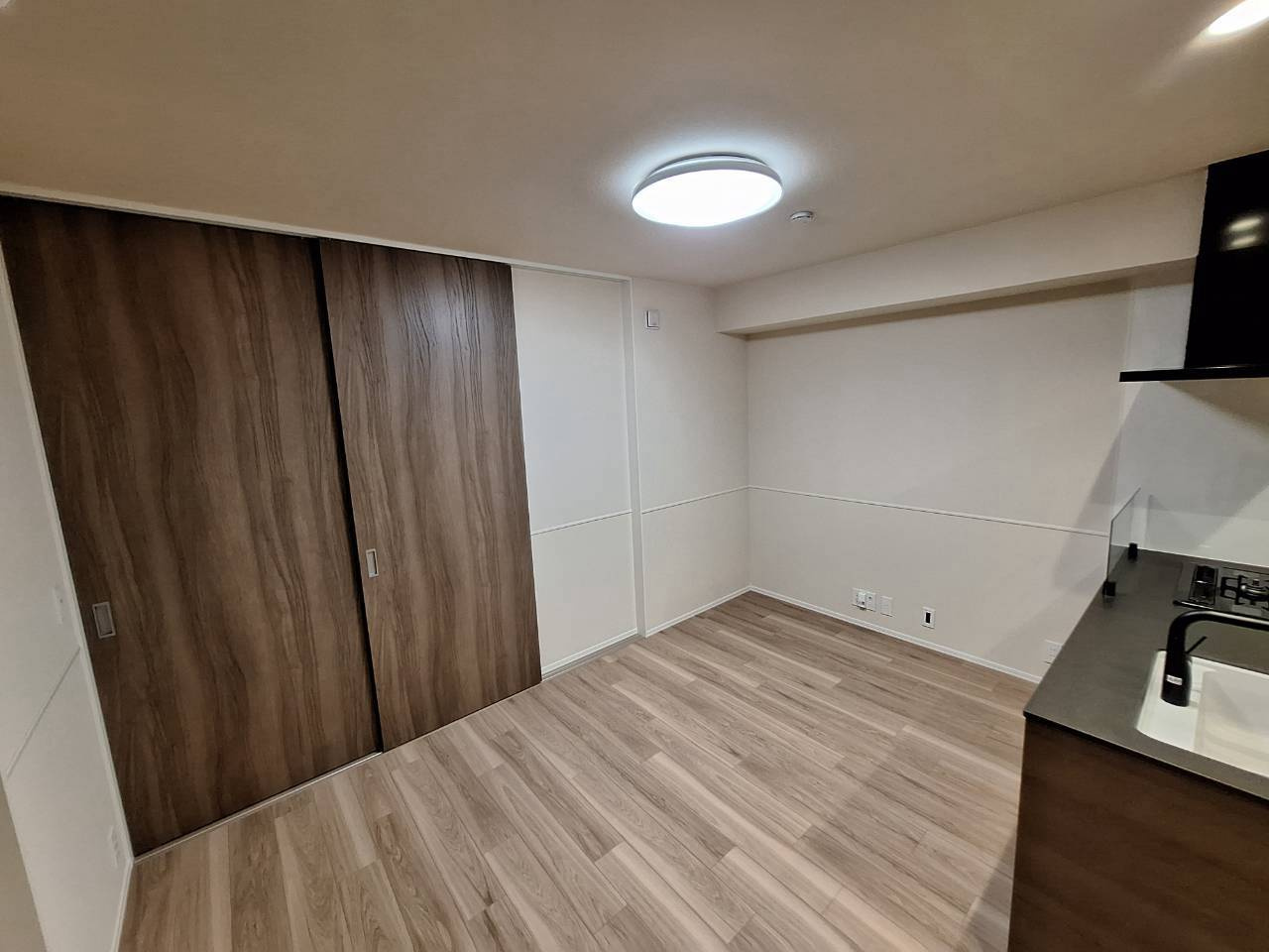 セーナ下馬の洋室|★明るいフローリングの角部屋です★