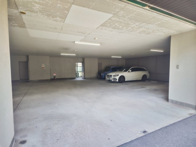 ウィルコートの駐車場