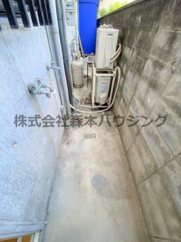 【その他】 | 　ナビ忍ケ丘 | 裏口に洗濯機置きスぺースがあります