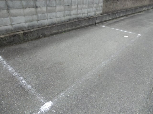 ナッティー松尾の駐車場