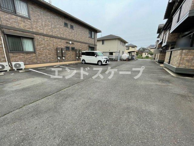 ヴィラ南雲Bの駐車場|高崎、前橋エリアのお部屋探しはエンドスケープまで！お客様の理想お聞かせ下さい♪