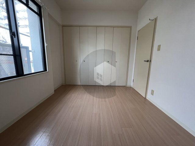 ハピネス布施の洋室