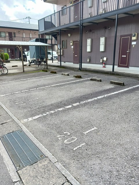 ファミールあぞのⅡの駐車場|駐車場