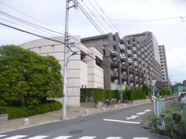 ザ・クレストリヴァシスの外観