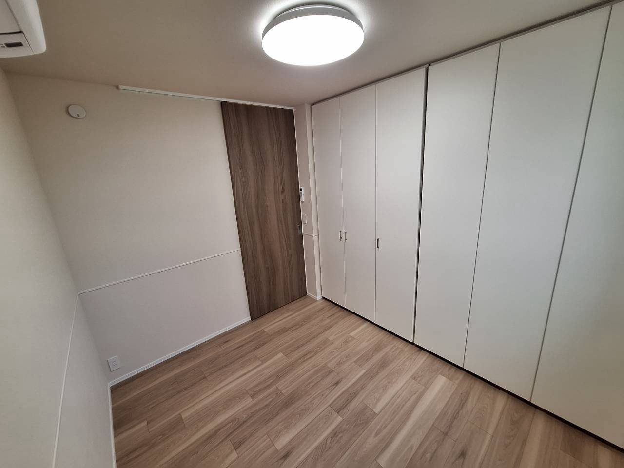 セーナ下馬の寝室|★明るいフローリングの角部屋です★