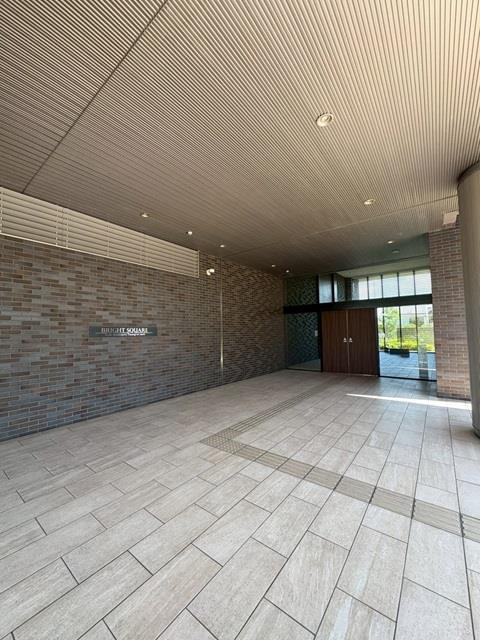 京都桂川つむぎの街ブライトスクエアのエントランス