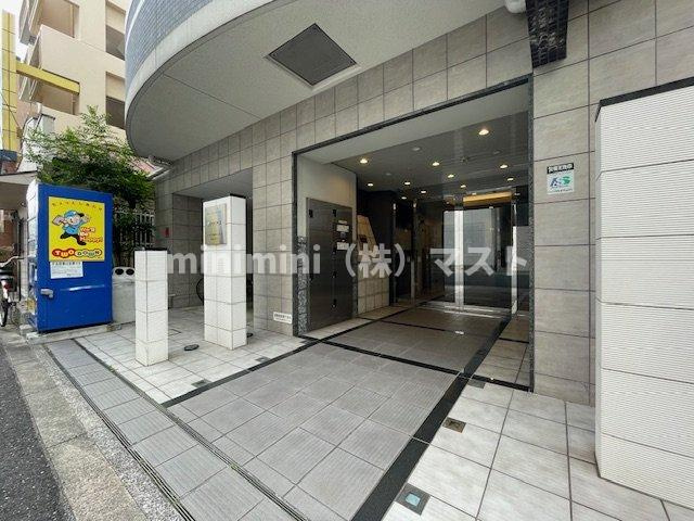 大阪市浪速区敷津西２丁目の賃貸マンションのエントランス