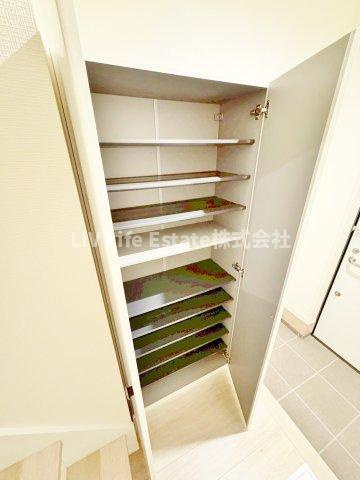 小平市学園西町３丁目のアパートの収納