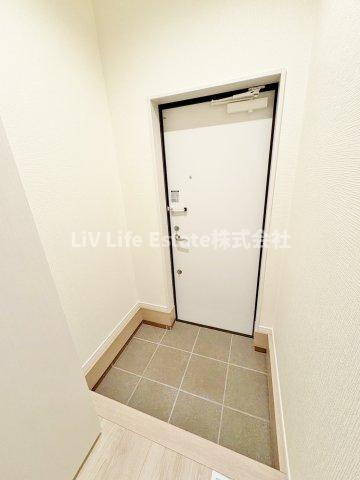 小平市学園西町３丁目のアパートの玄関