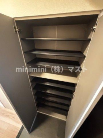 大阪市浪速区日本橋東３丁目の賃貸マンションの収納|別部屋参考写真